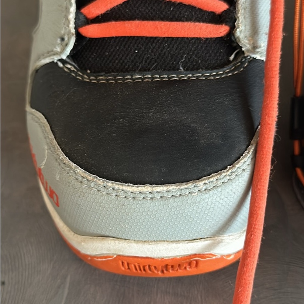 Snowboard boots